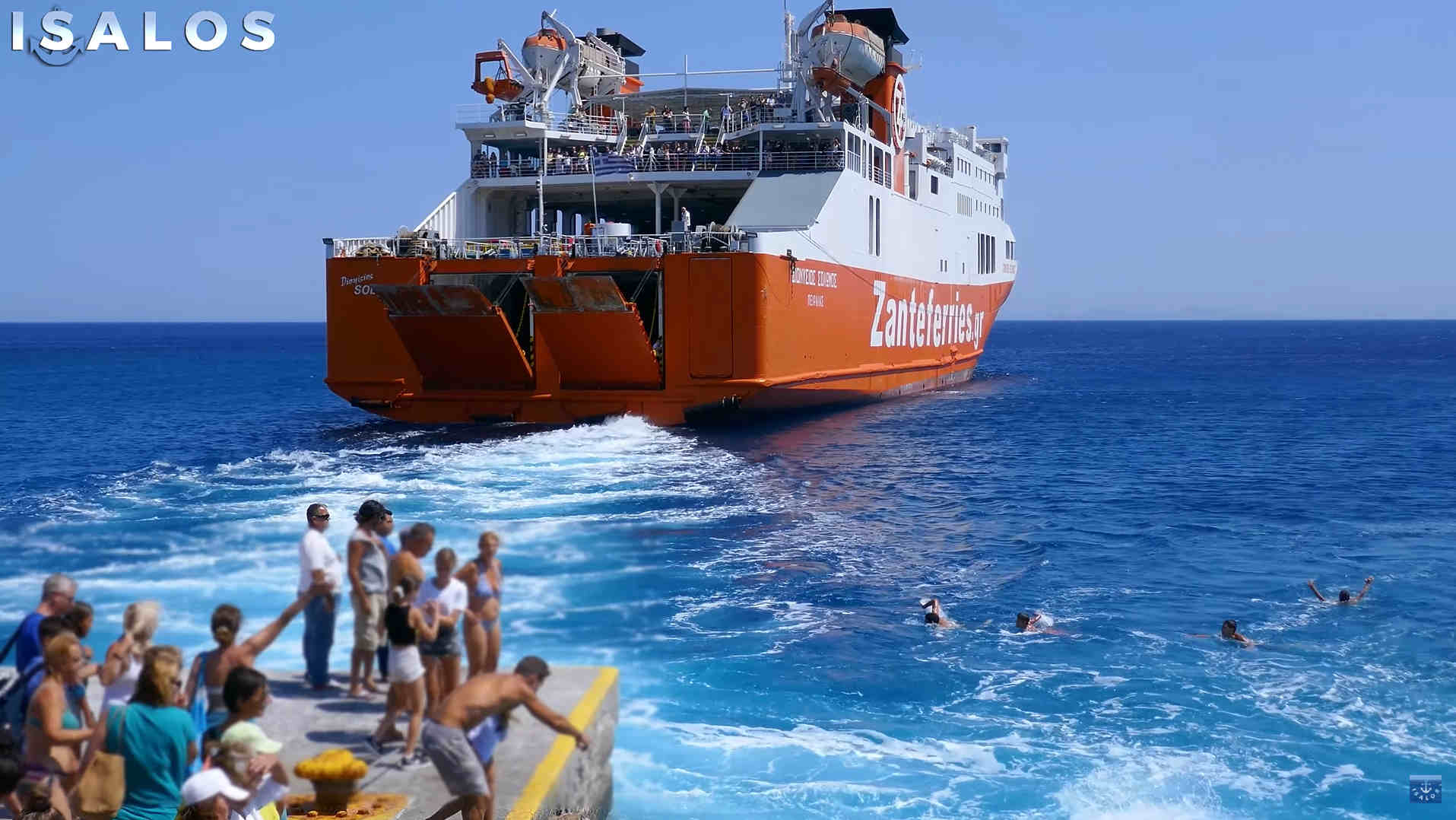 Amenzi pentru turiștii care sar în mare după plecarea feribotului, pe o insulă grecească