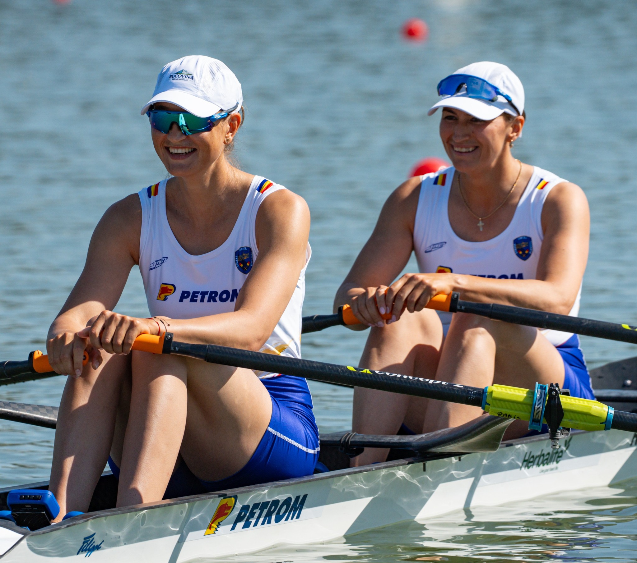 Simona Radis si Ancuta Bodnar.j