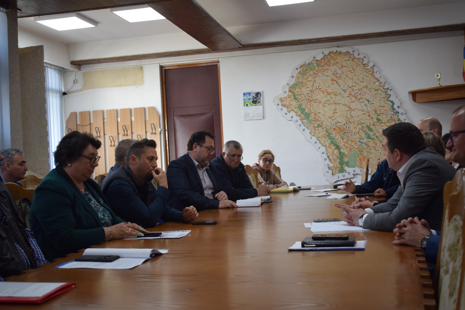 RĂBUFNIRE la Prefectură cu grevă și pomeni electorale: Sunt sătul de indiferența Guvernului / Nu mai are grijă de burta cetățenilor – VIDEO 