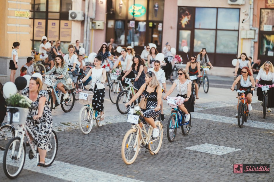 SkirtBike Botoșani revine cu ediția aniversară și aduce parada roșie în oraș