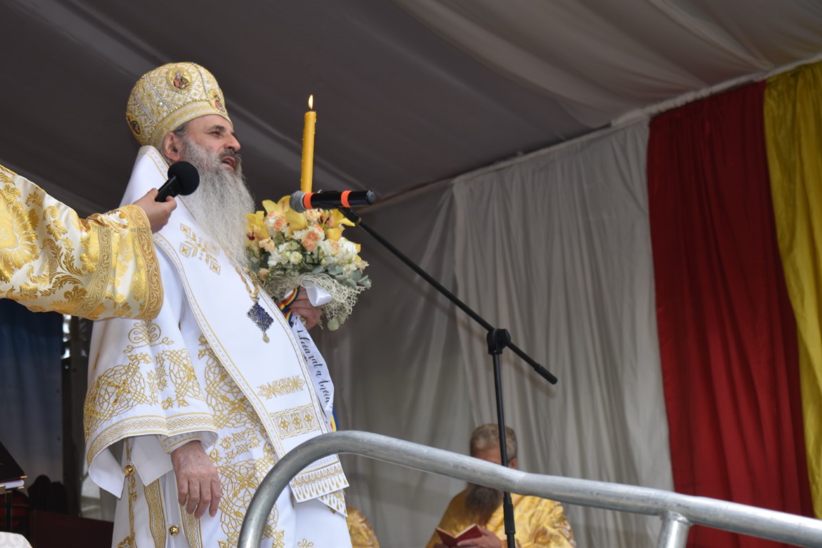 Mitropolitul Teofan printre botoșăneni: Suntem călători prin această lume, suntem pelerini – VIDEO 