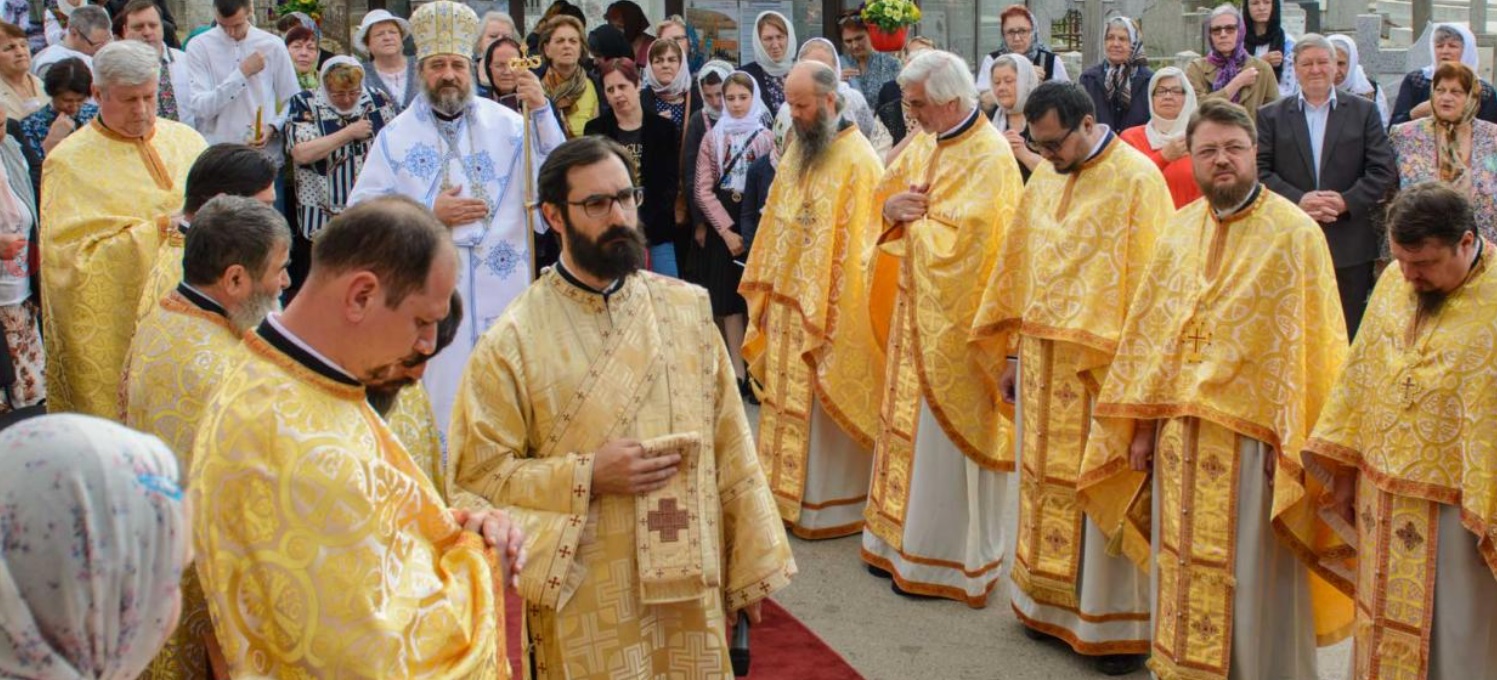 Slujbă la o parohie din Botoșani și Așezământ Social sfințit de PS Nichifor Botoșăneanul