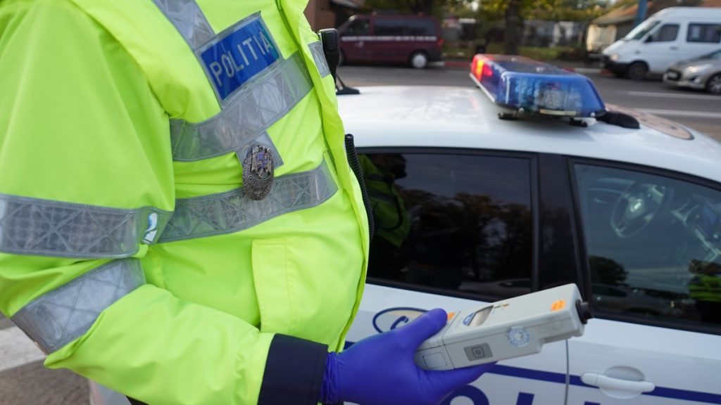 Un tânăr botoșănean a produs un accident după ce a crezut că e o idee bună să se urce la volan băut