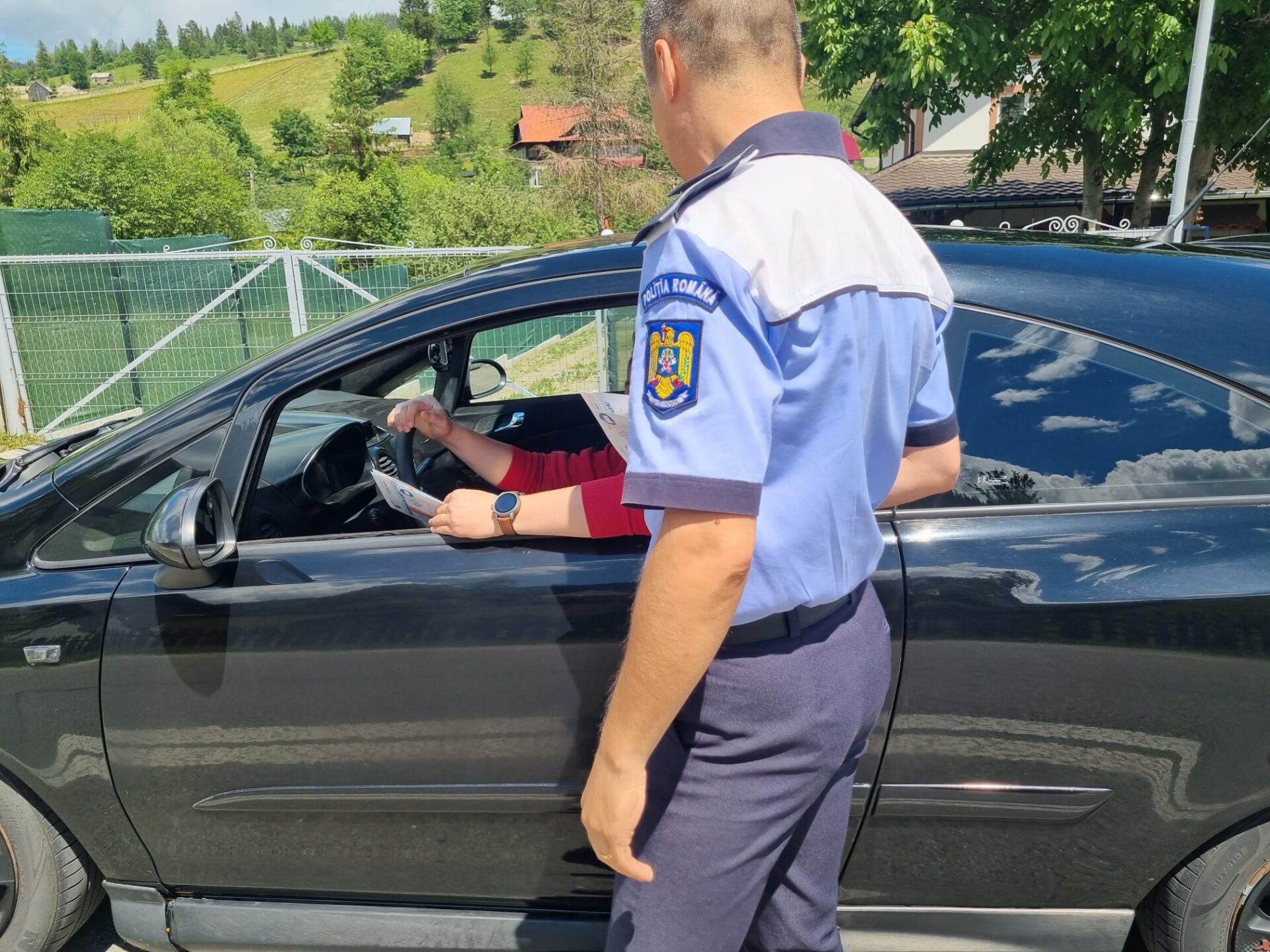 Șofer cu permisul suspendat după o abatere în Botoșani, prins la volan după ce a încercat să schimbe locul cu soția