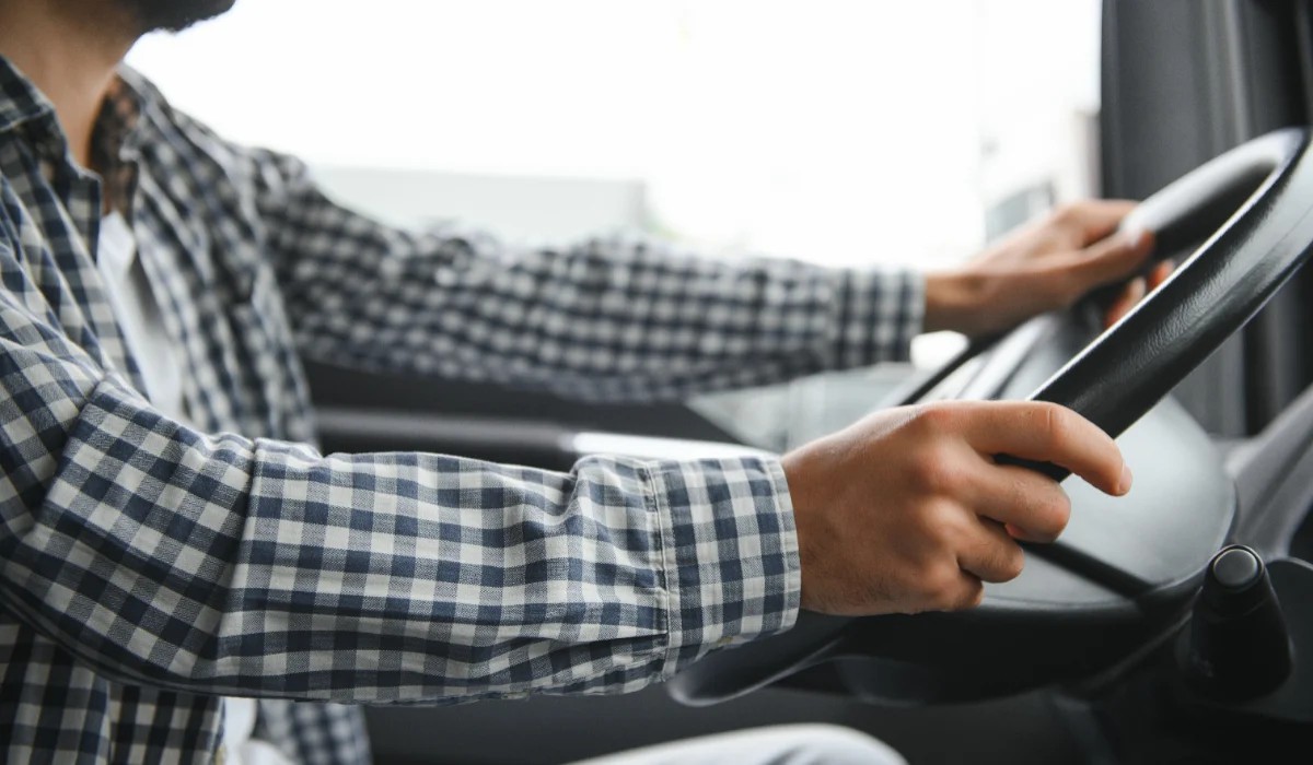 Șofer dat jos de la volan, polițiștii NU l-au lăsat să plece acasă