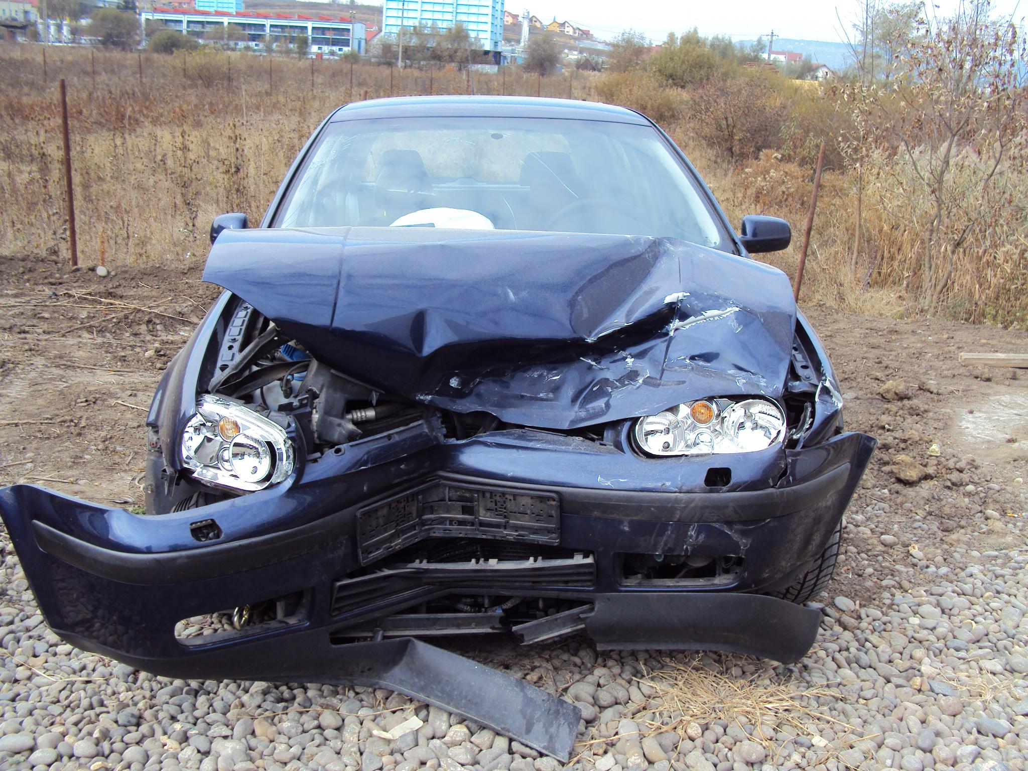 Șofer din Flămânzi și pasagera lui au ajuns la spital după un accident pe DN 29, la Dumbrăveni