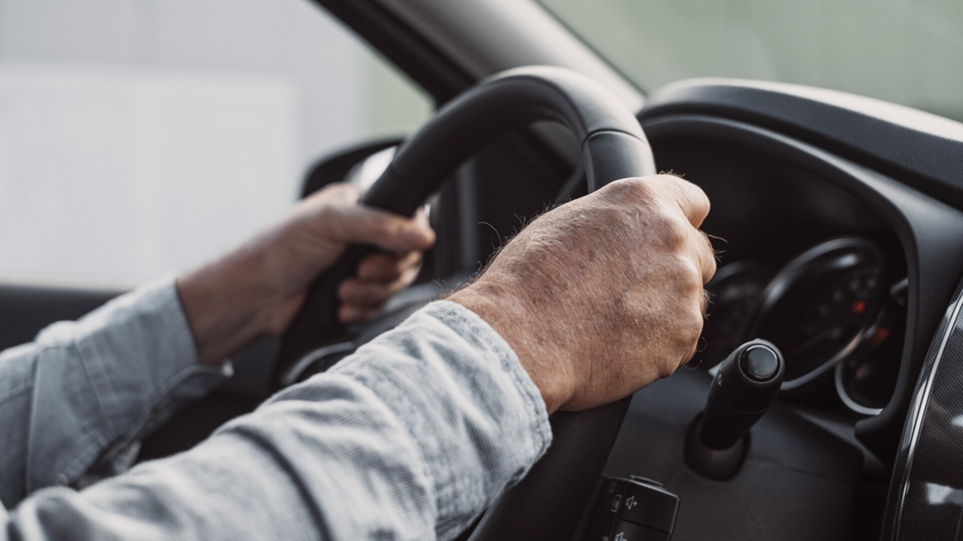 Un botoșănean fără permis a luat mașina fiicei sale și a plecat la plimbare 