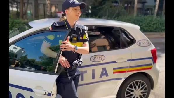 sofer prins cu lemne la curtesti