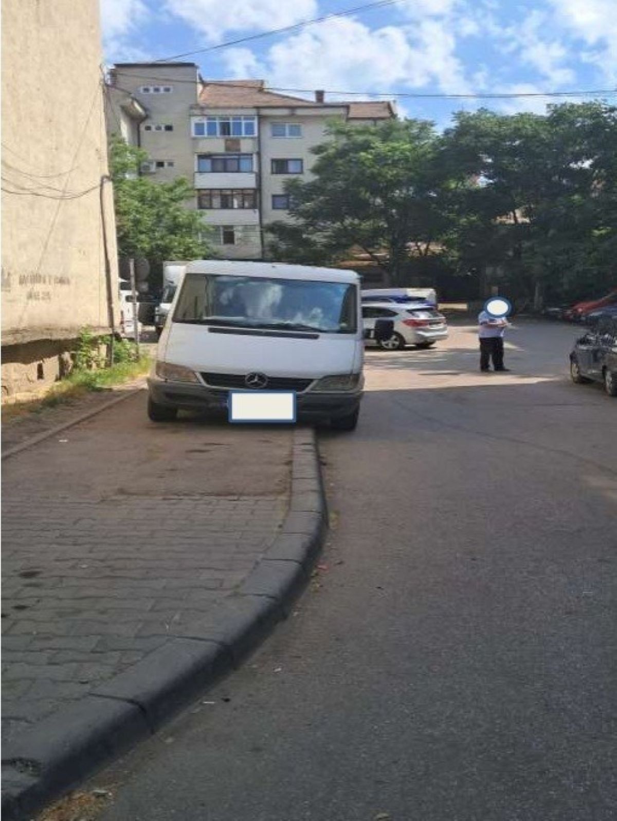 Șoferi amendați de polițiștii locali în două zone din oraș, unii s-au crezut taximetriști 