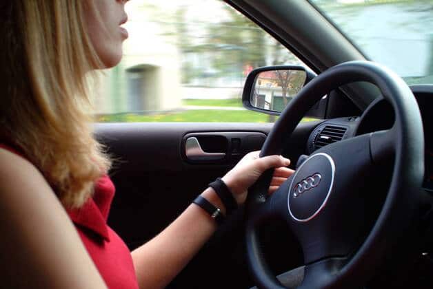 Șoferiță mincinoasă: Prinsă cu viteză a dat polițiștilor alt nume 