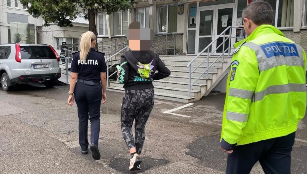 O tânără prinsă conducând fără permis a încercat să păcălească polițiștii: Cum s-a terminat totul