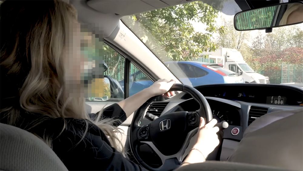 Botoșăneancă trasă pe dreapta, polițiștii l-au încătușat pe soțul ei 