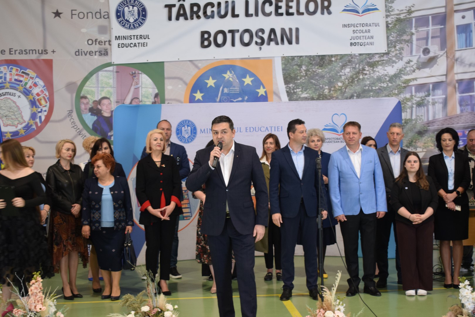 Prefectul Sorin Cornilă, în fața a sute de elevi la târg: Eu cred în Botoșani, cred în viitorul acestui județ – VIDEO