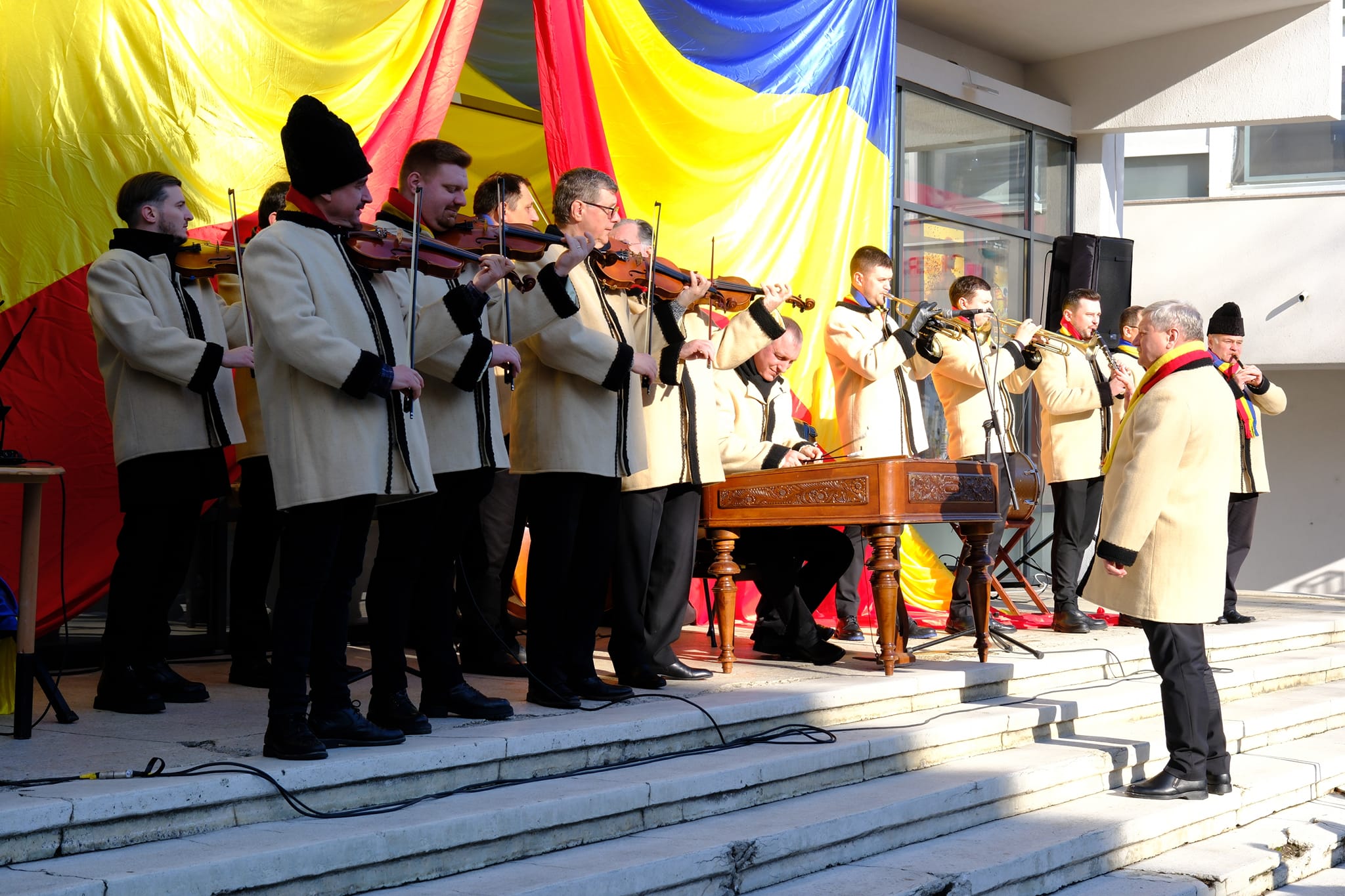 Spectacol de Ziua Națională cu Orchestra „Rapsozii Botoșanilor”  