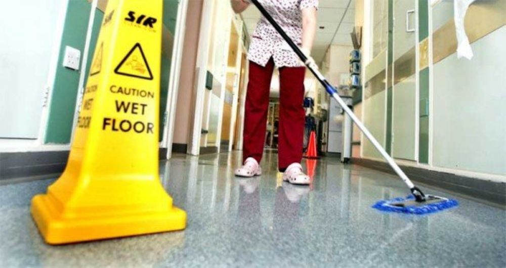 Mărturie cutremurătoare după nenorocirile de la spital: Se face cu acelaşi mop curăţenie pe hol, în salon, în toalete