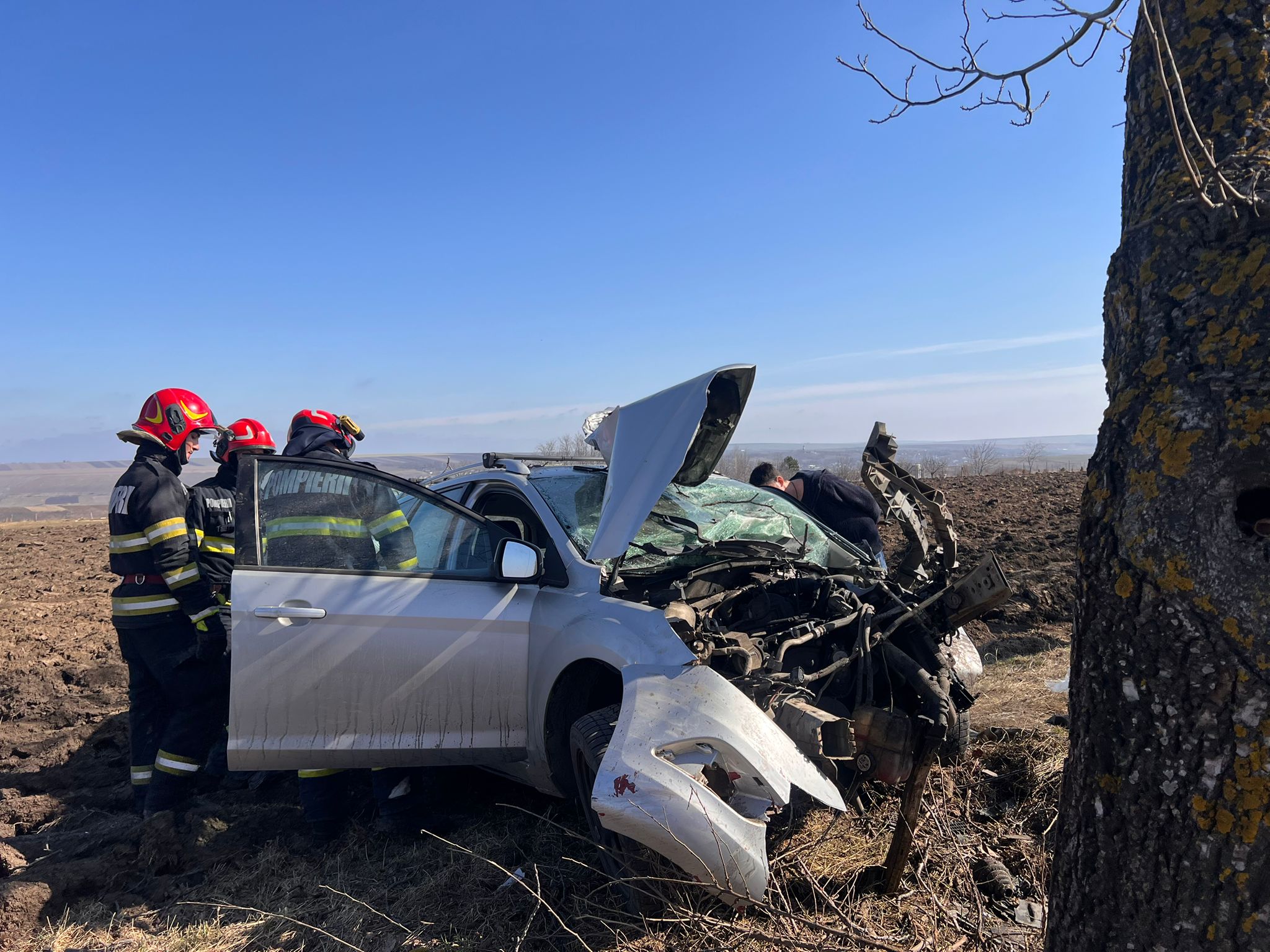 STAREA șoferiței care a rămas încarcerată în urma unui accident rutier – VIDEO 