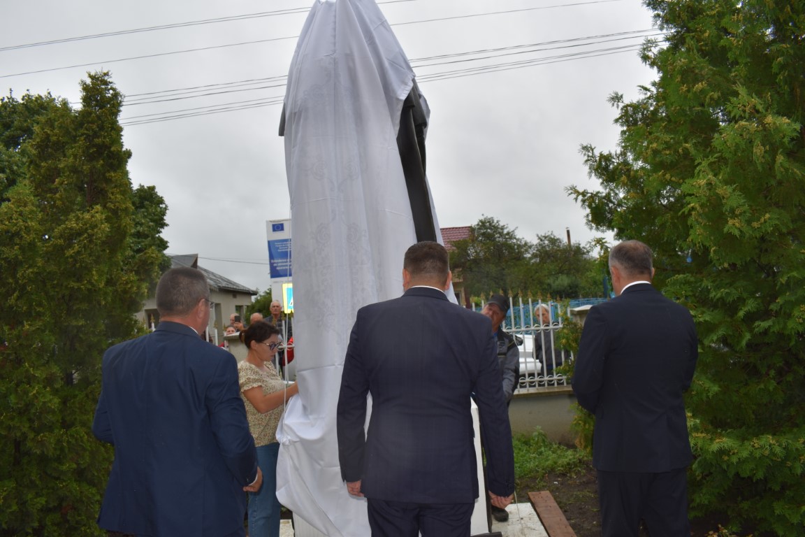 CLIPUL ZILEI: Statuia lui Ștefan dezvelită cu prăjina la Frumușica