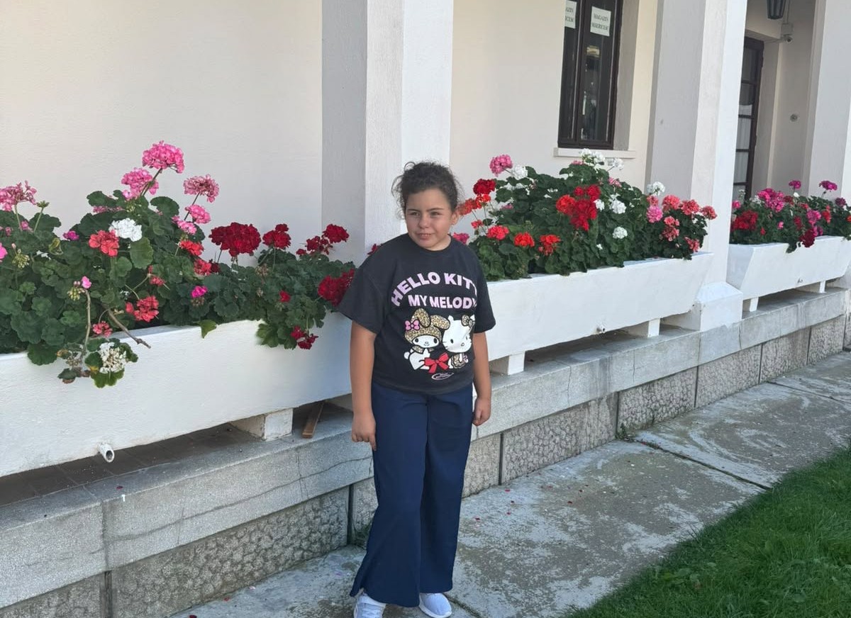 strigat de ajutor pentru larisa