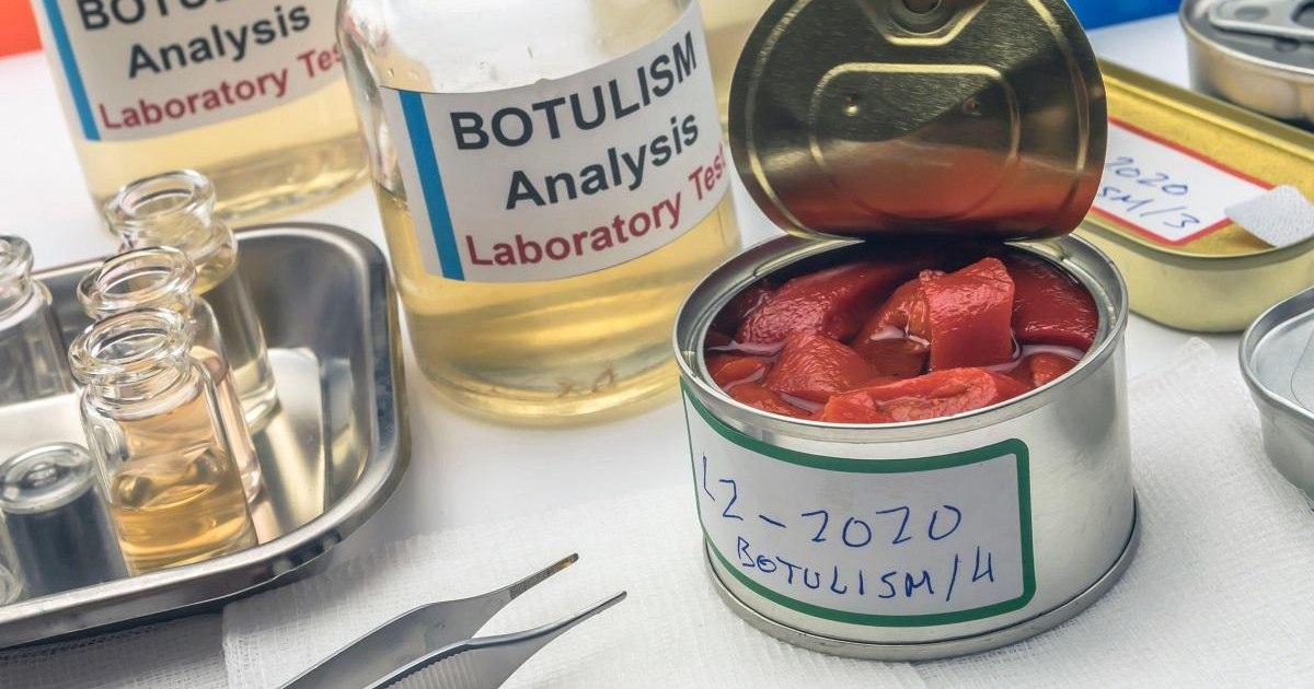 Suspiciune de botulism, boala gravă care se ia din conservă 