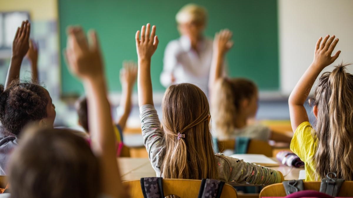Cardurile educaționale în valoare de 500 de lei au început să fie încărcate