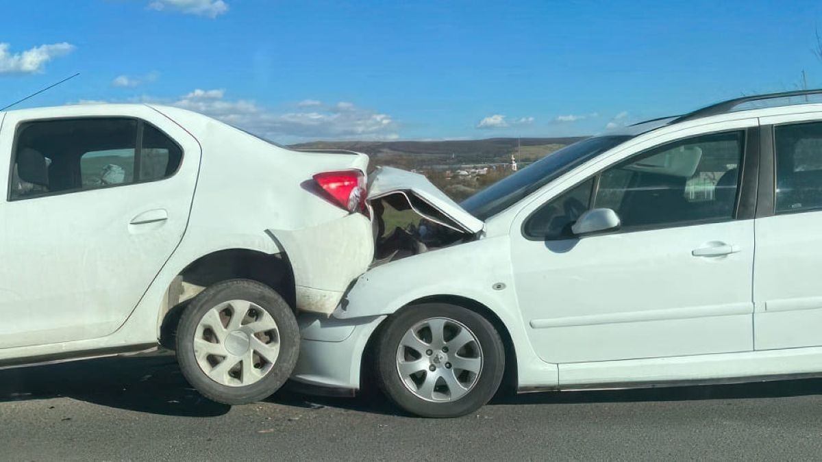 tamponare intre doua masini