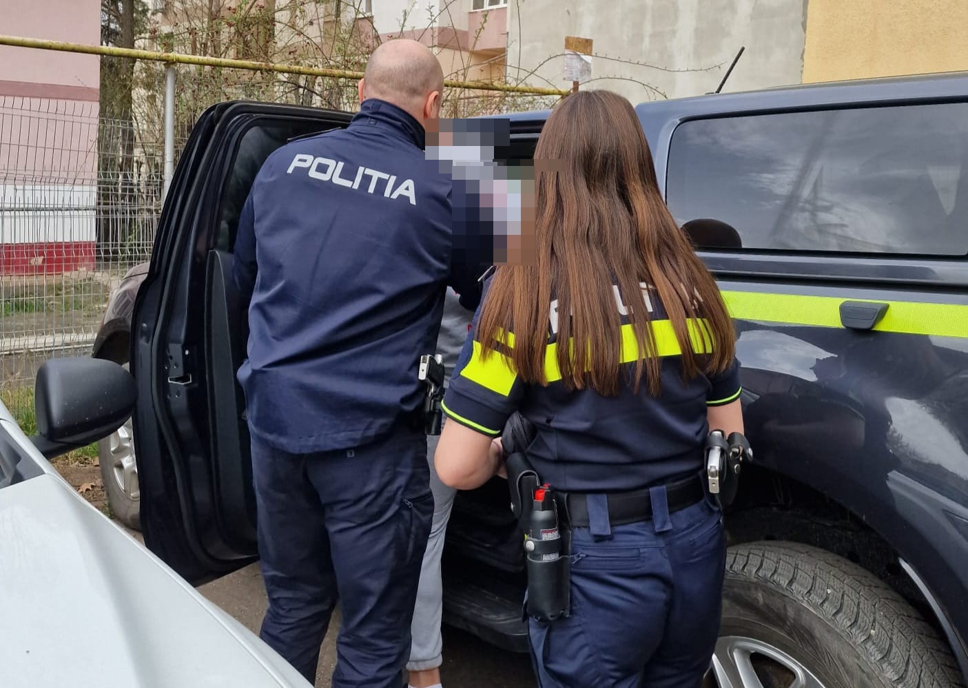 tanar bagat la inchisoare.