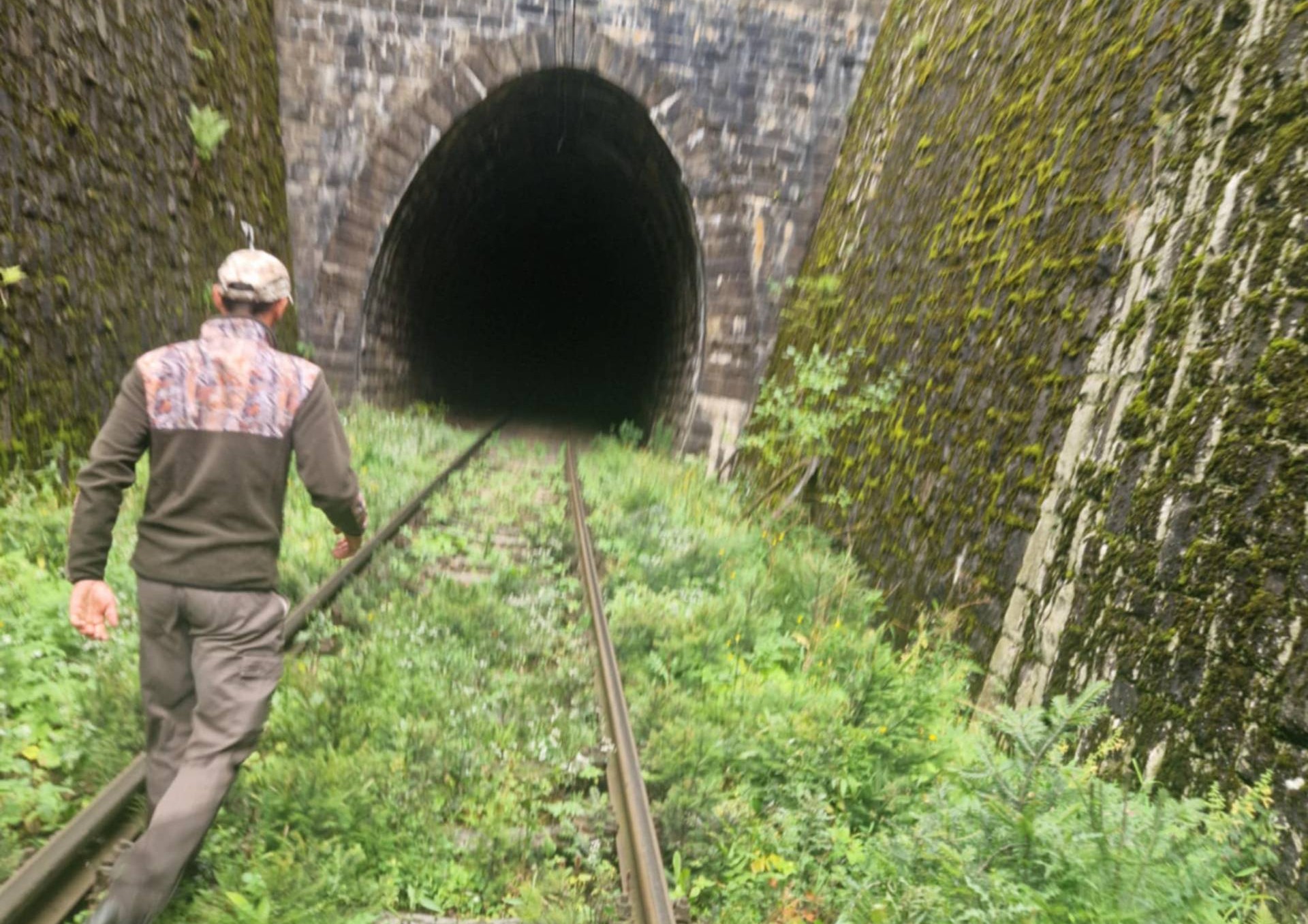  Tragedie: Tânăr din Botoșani găsit mort lângă o cale ferată 