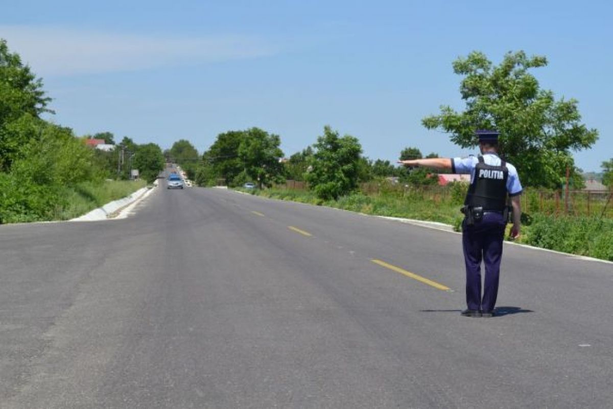 Tânăr din Botoșani prins FĂRĂ permis: Prietena i-a împrumutat mașina