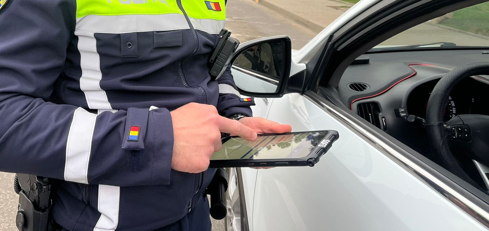 tanar retinut de politisti