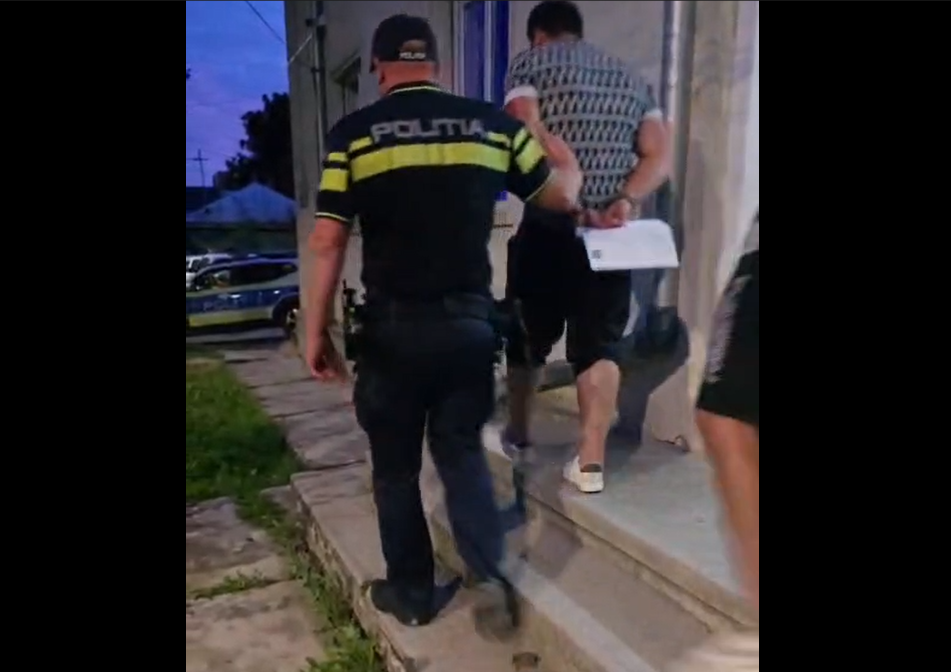 tanar retinut pentru viol