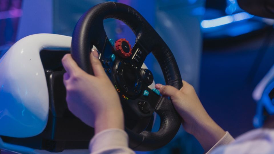 Hackerul din Știubeni: Un botoșănean a clonat identitatea unui ieșean și a înșelat un licean din Suceava cu un volan de gaming