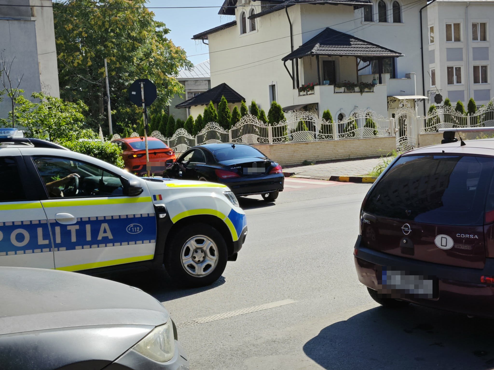 tanara oprita pe bulevard.