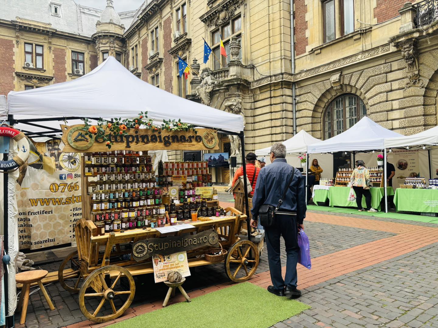 Târg cu bunătăți (și) de la Botoșani organizat în curtea Ministerului Agriculturii 
