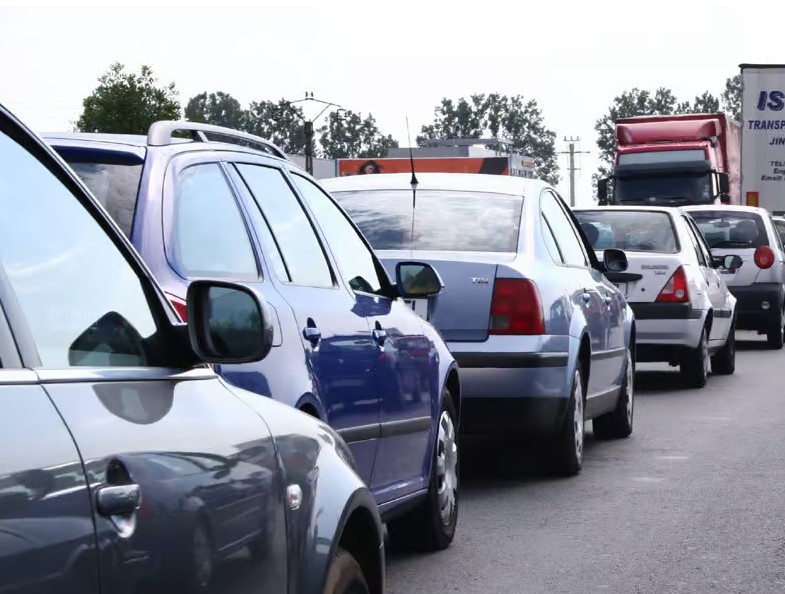 Guvernul introduce din iulie o nouă taxă auto: 1900 lei pentru mașinile vechi