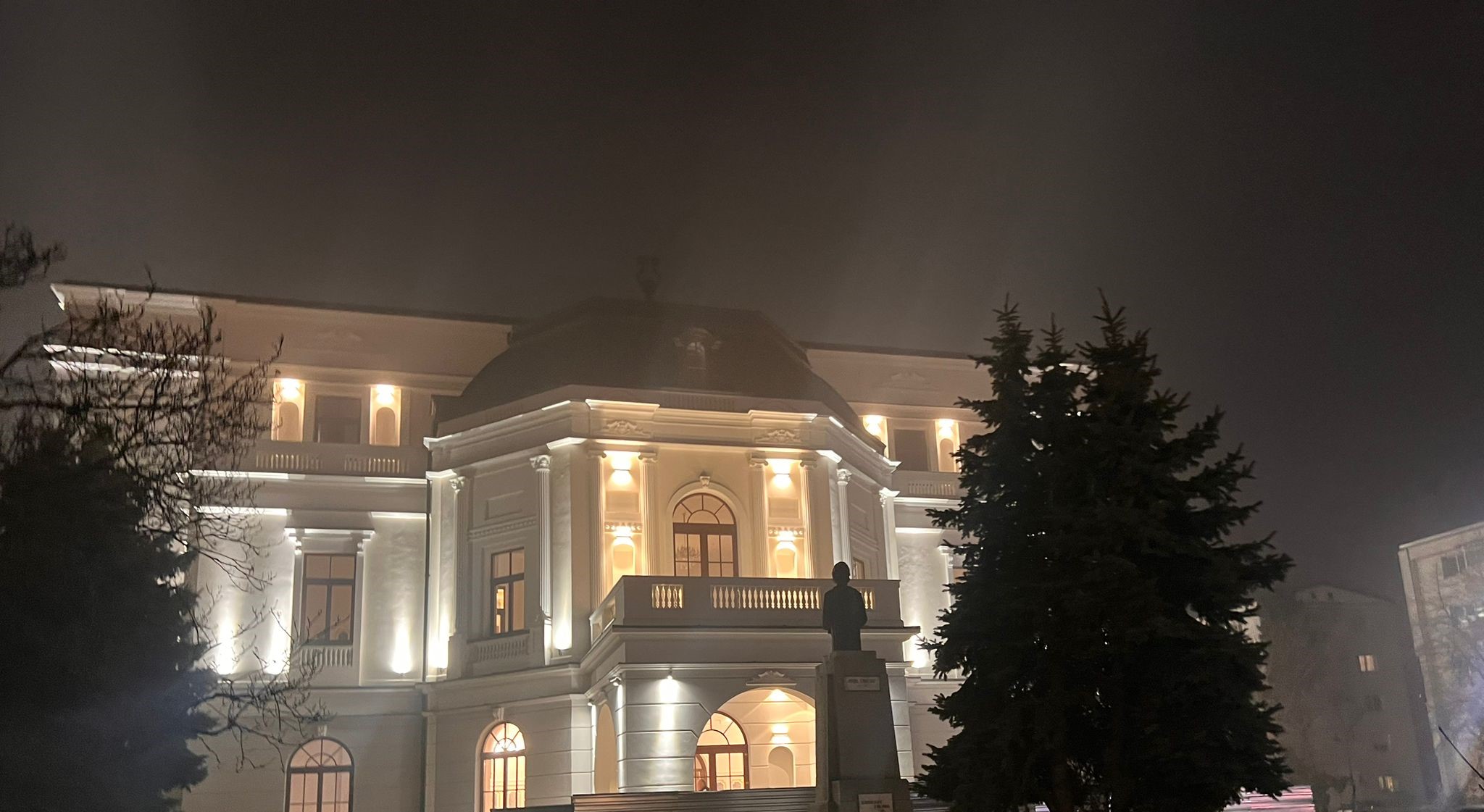 Se caută paznic la Teatrul „Mihai Eminescu” 