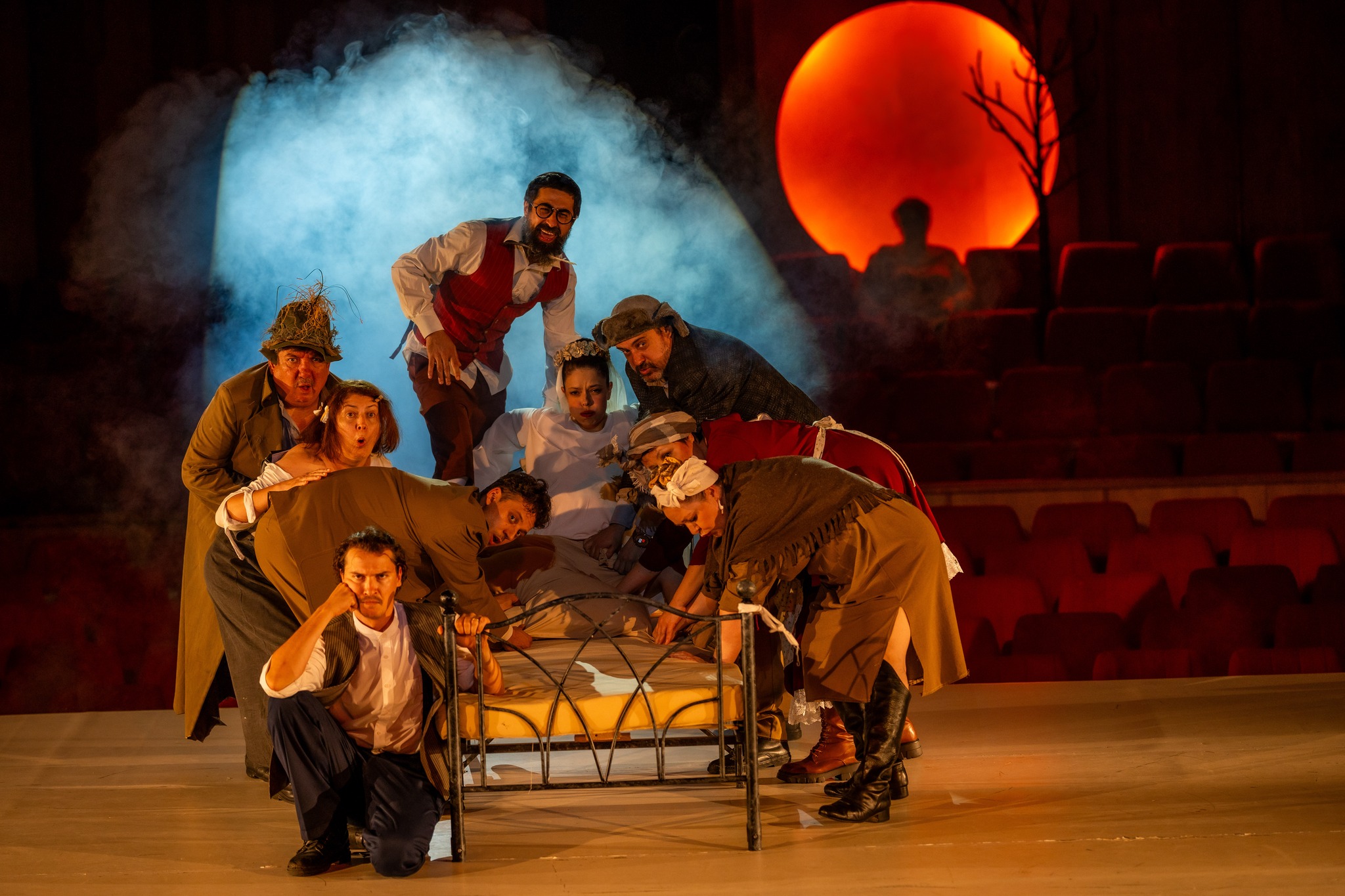 Hai la teatru! Două spectacole pregătite de actori în weekend 