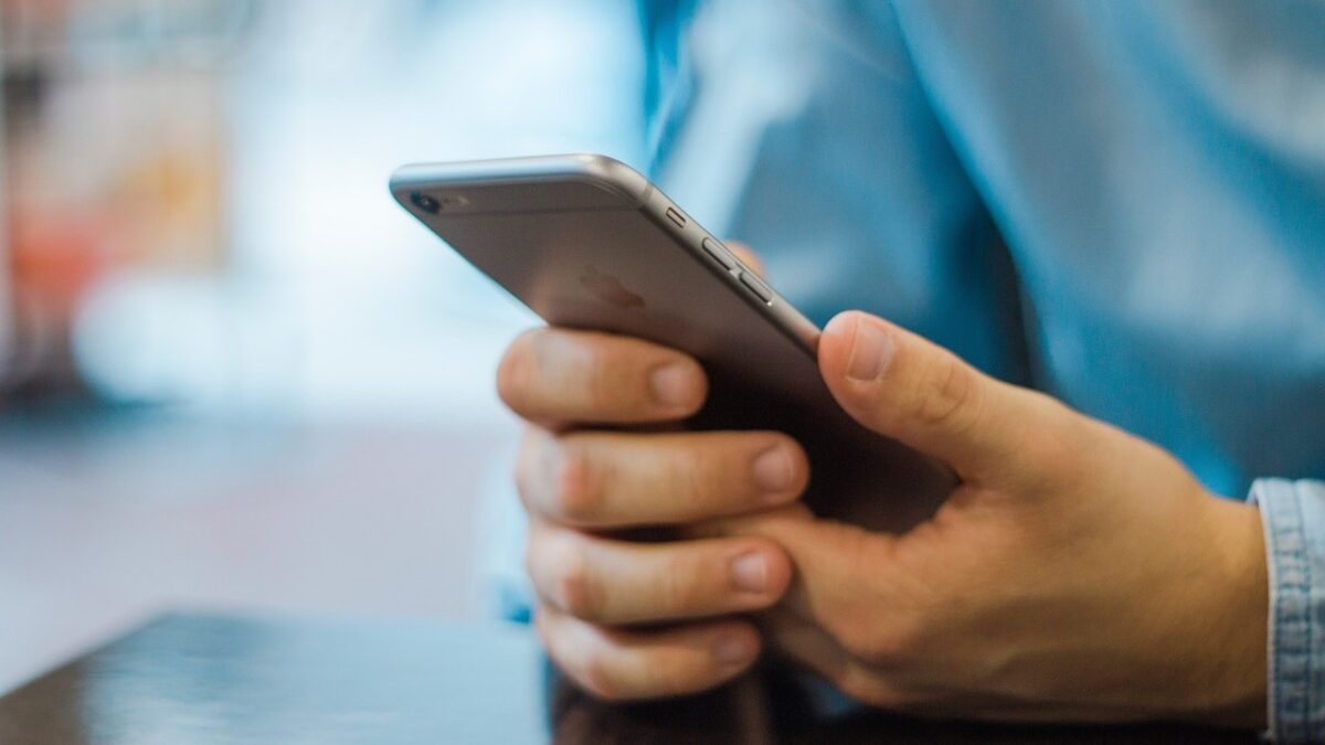 telefoane interzise in scoli.