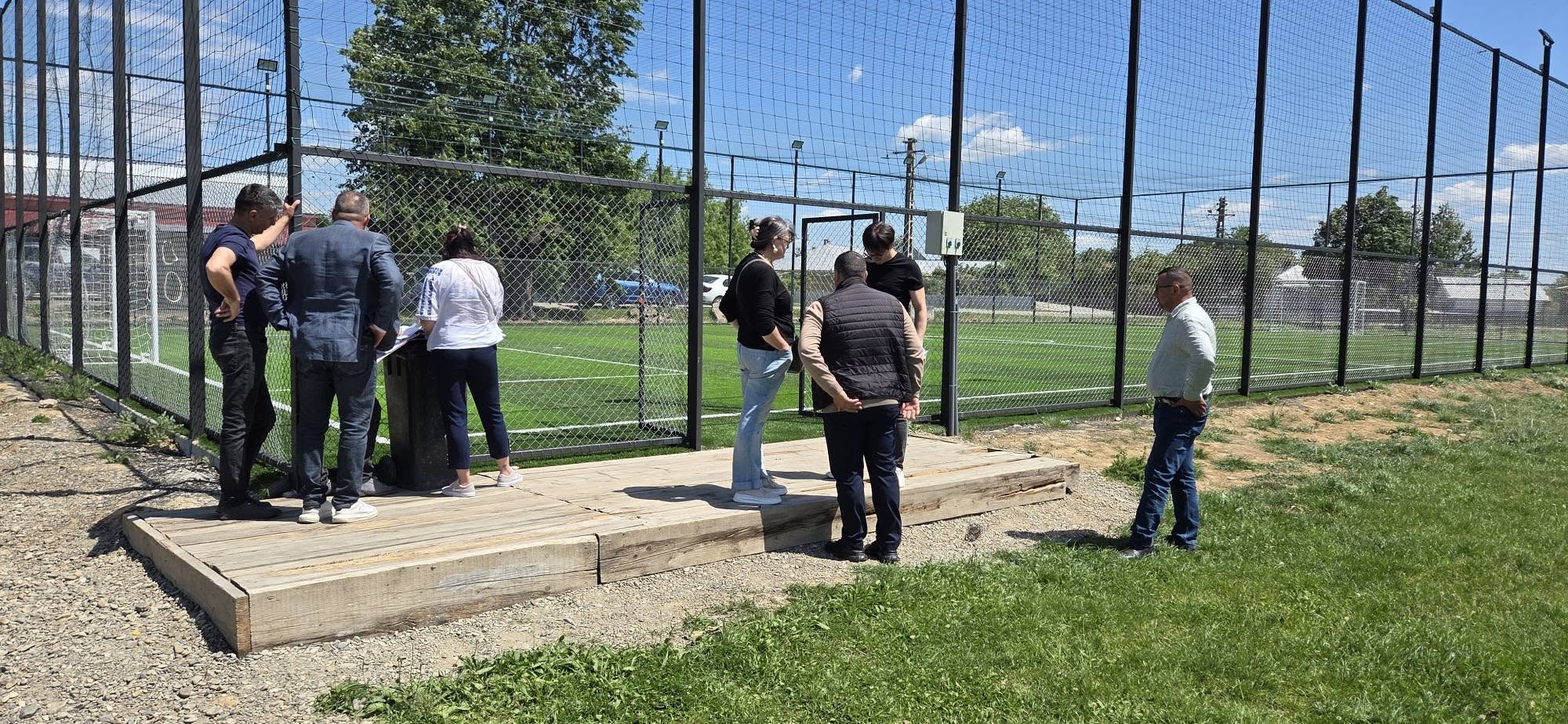teren de sport in comuna hudesti