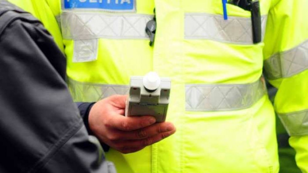 Tupeistul zilei la volan: Beat, fără permis și cu o mașină problemă s-a dat în spectacol în fața polițiștilor  