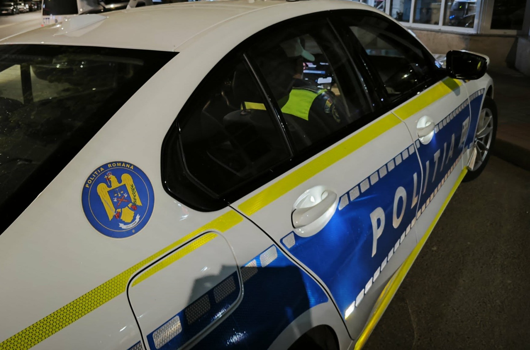 Polițiștii chemați într-un cartier: ȘASE tineri au fost amendați 