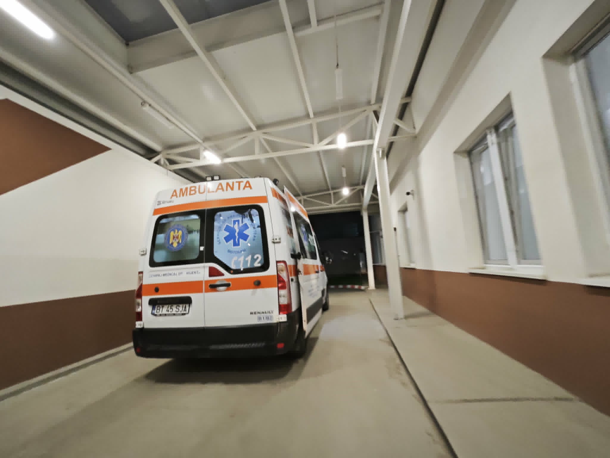 tineri salvati de medicii de la ambulanta