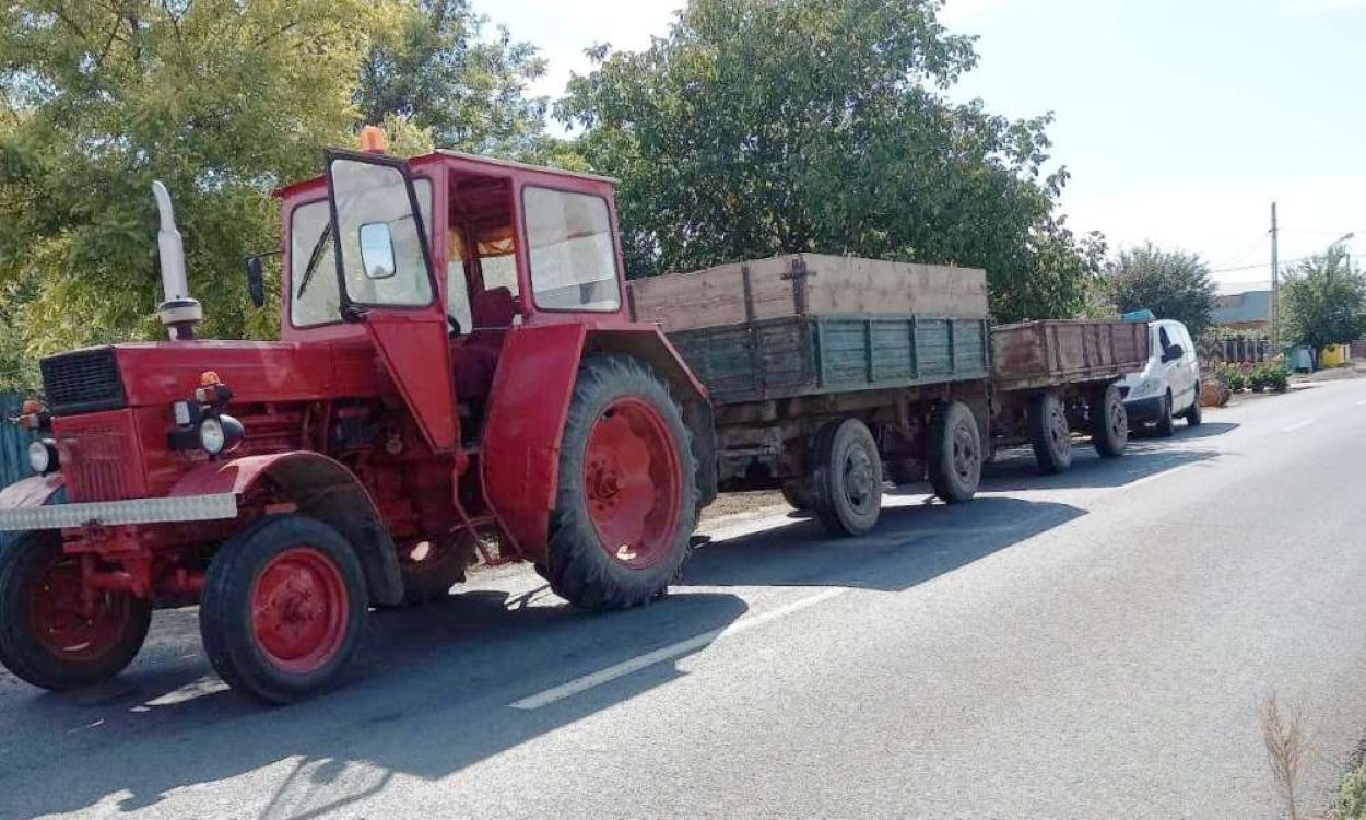 Tractorist tras pe dreapta de polițiști  - DESCOPERIREA de la control  