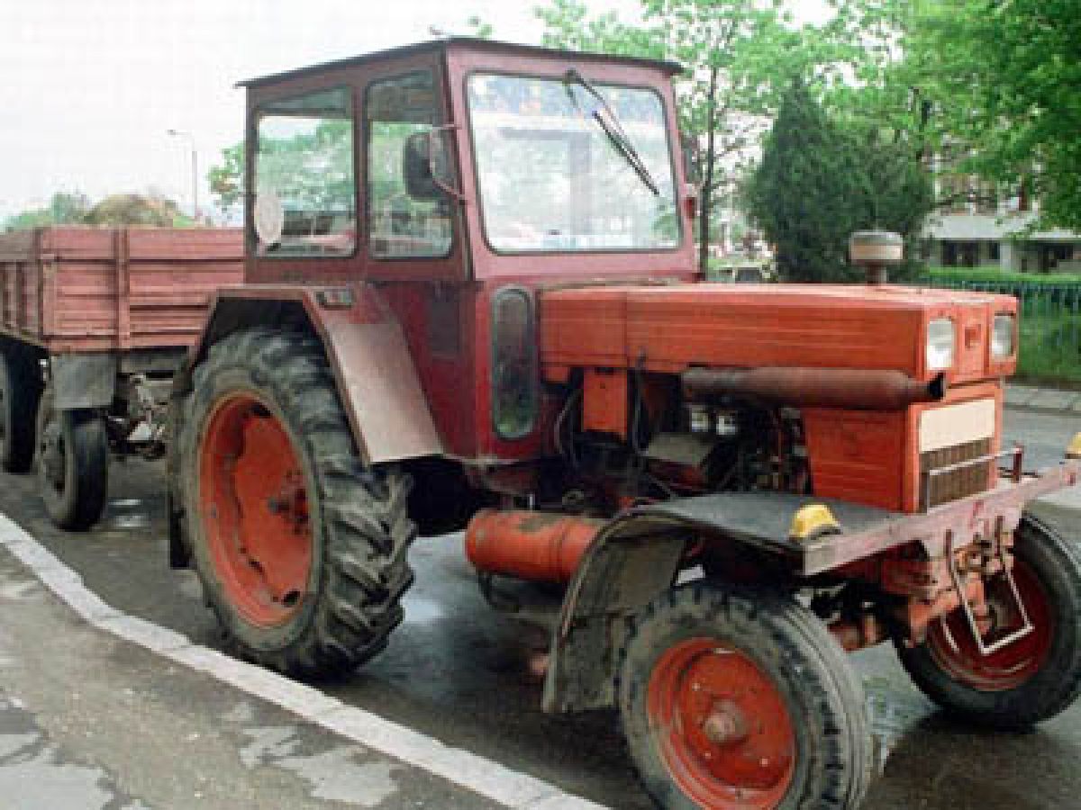  Botoșănean prins la volanul unui tractor „fantomă”