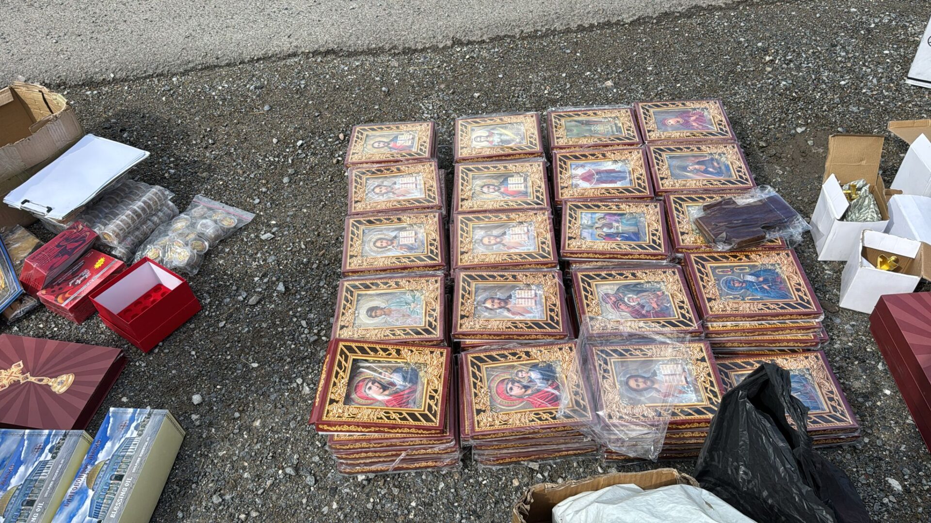 trafic cu icoane si cruci