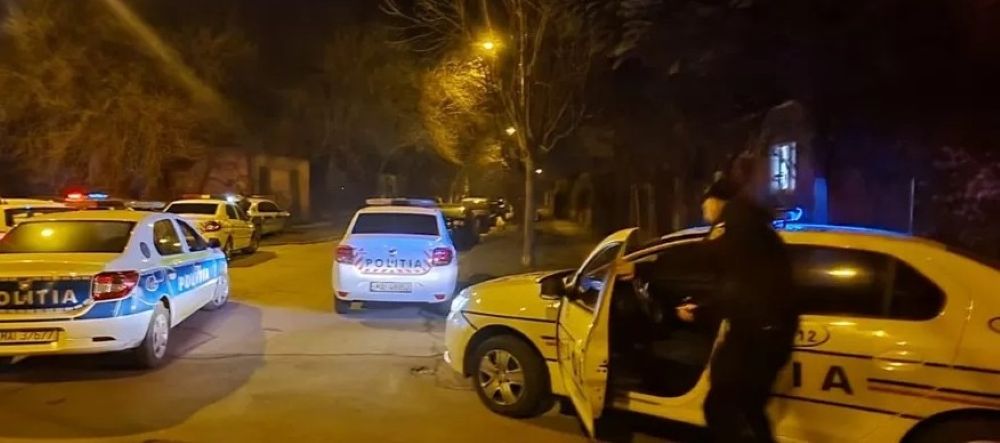 Un botoșănean care abia se putea ține pe picioare a făcut scandal în fața polițiștilor