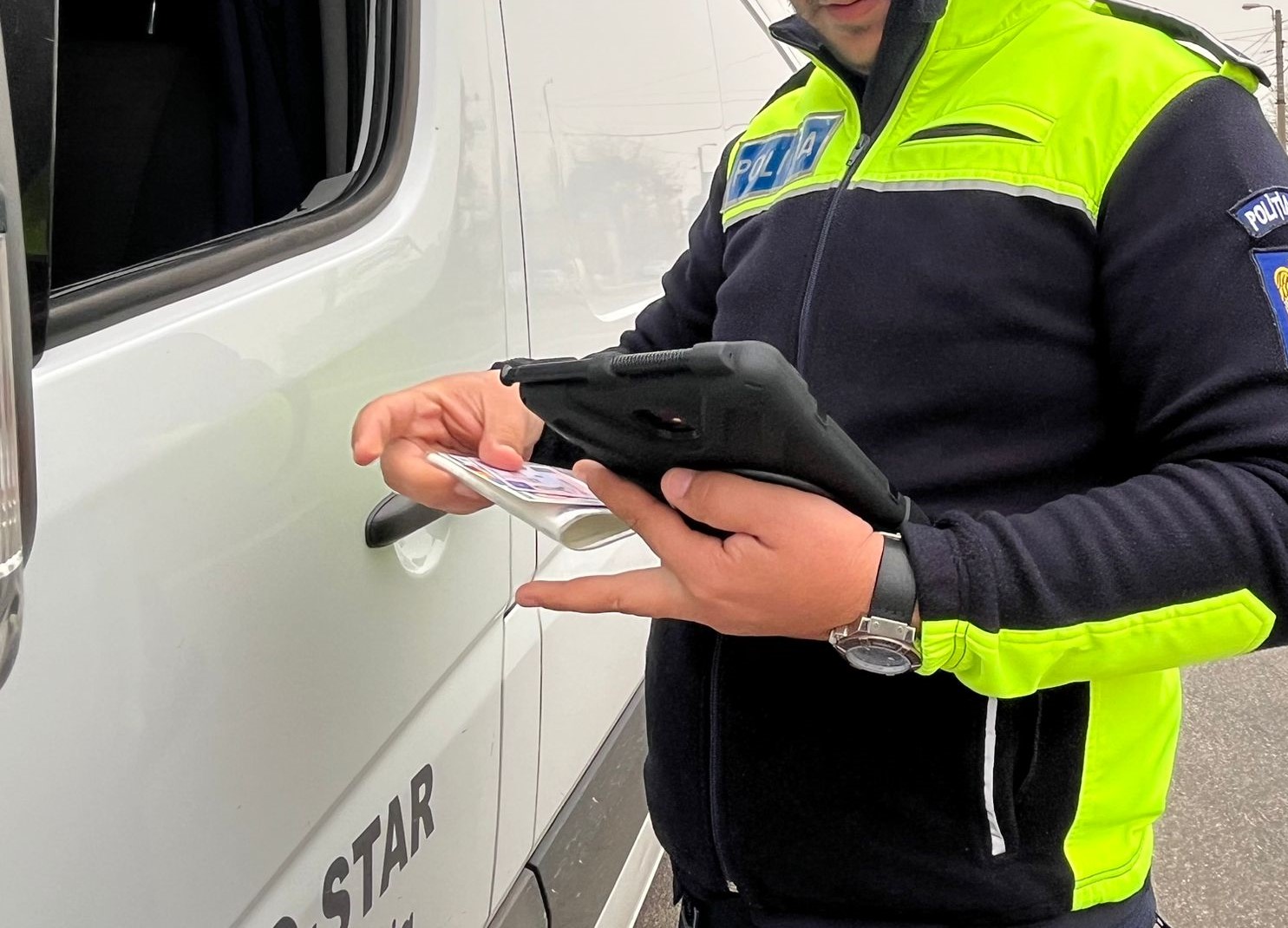 Șofer de 68 de ani AMENDAT la Botoșani: Polițiștii l-au lăsat fără „marfă”