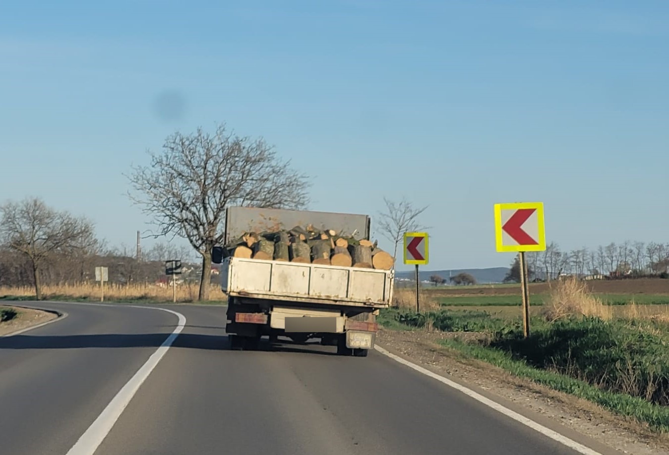 Mașină trasă pe dreapta: Bărbat AMENDAT cu 2.000 de lei