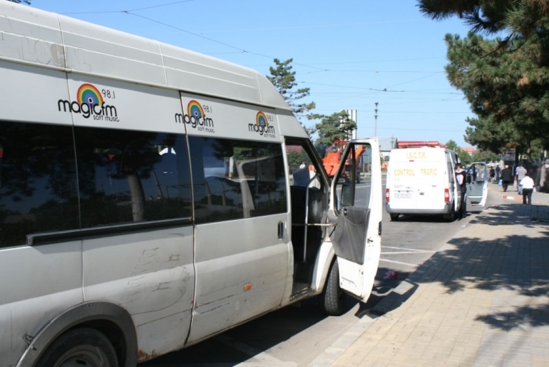 Un consilier local cere o rută nouă de maxi-taxi pentru botoșănenii care nu-și permit taxiurile