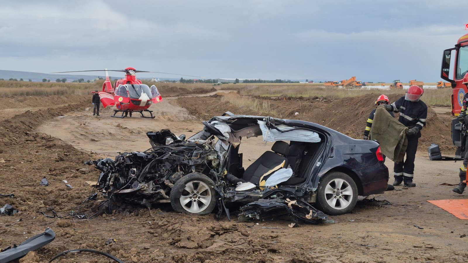 Doi copii și un adult morți într-un accident devastator cu un camion și o mașină 