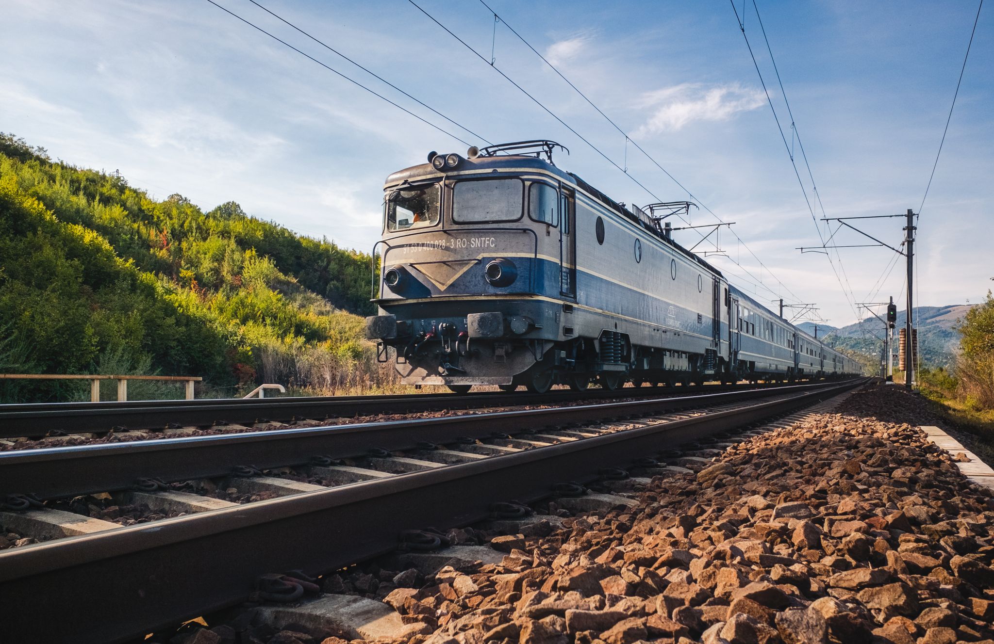 Trenurile românești, blocate la 40 km/h: Când vom circula cu viteze europene?
